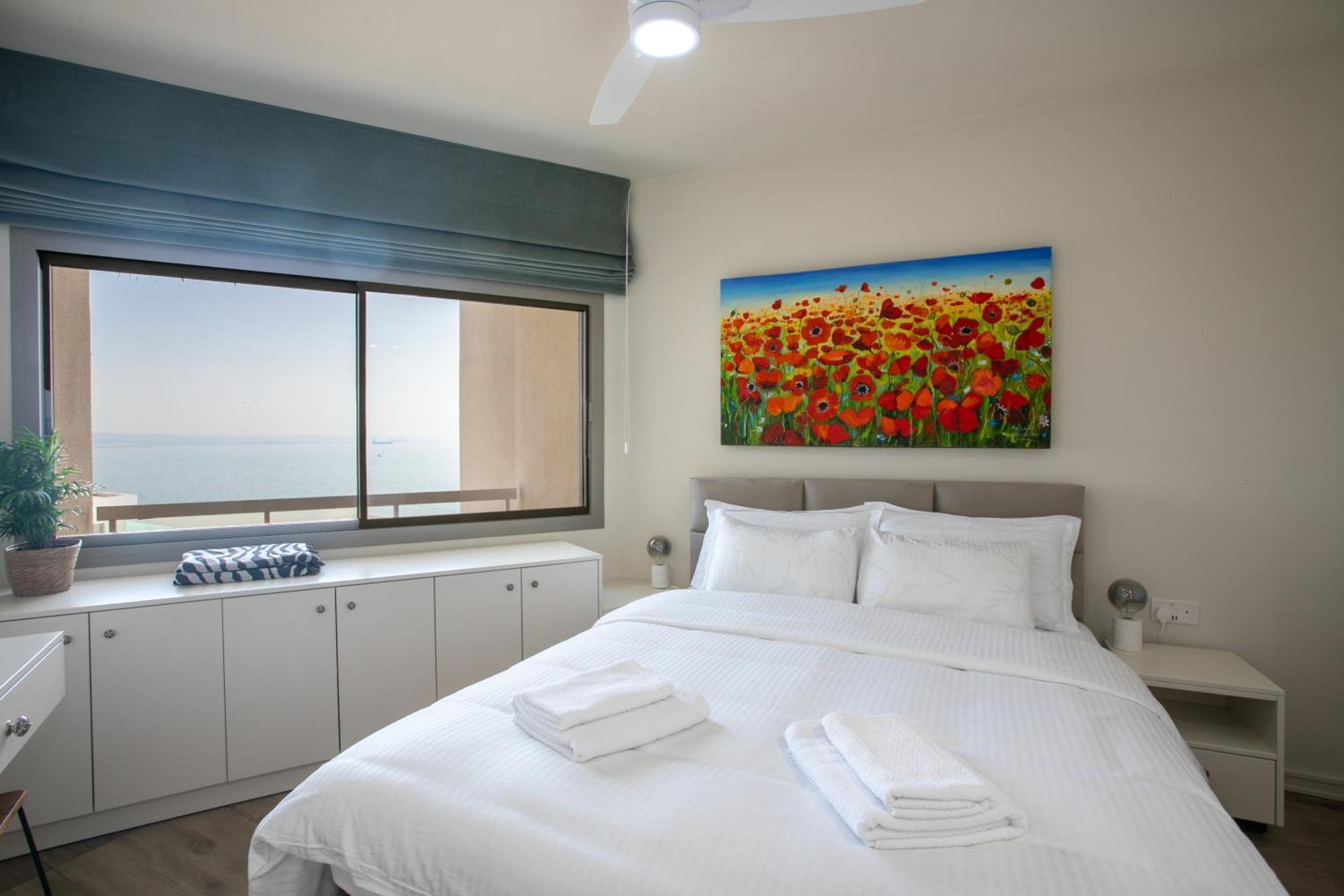 Palmove Luxurious Beachfront Apt لارنكا المظهر الخارجي الصورة